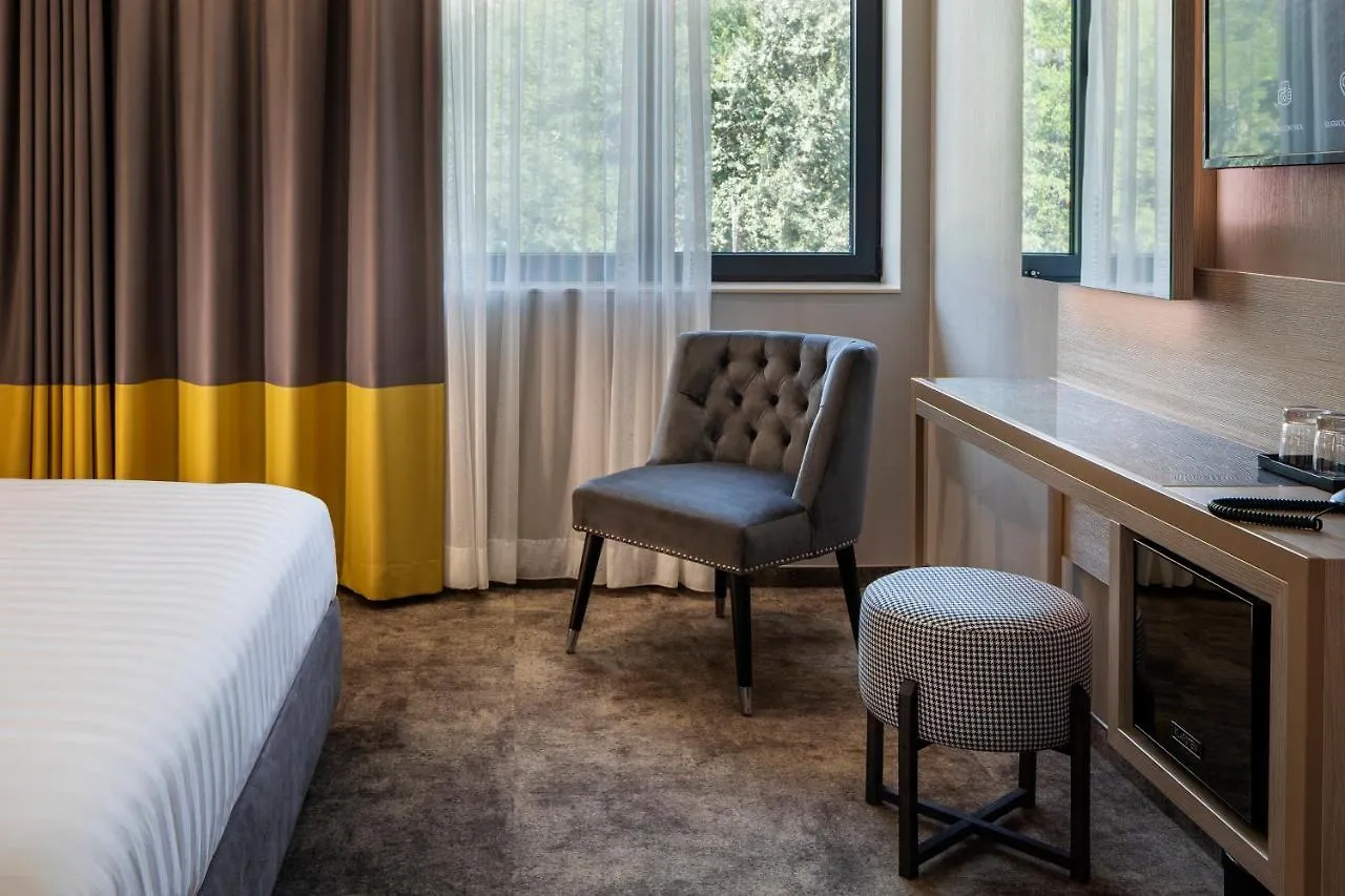 -- Este Park Hotel -- Part Of Urban Chic Luxury Design Hotels - Parking & Compliments - Next To Shopping & Dining Mall Plovdiv