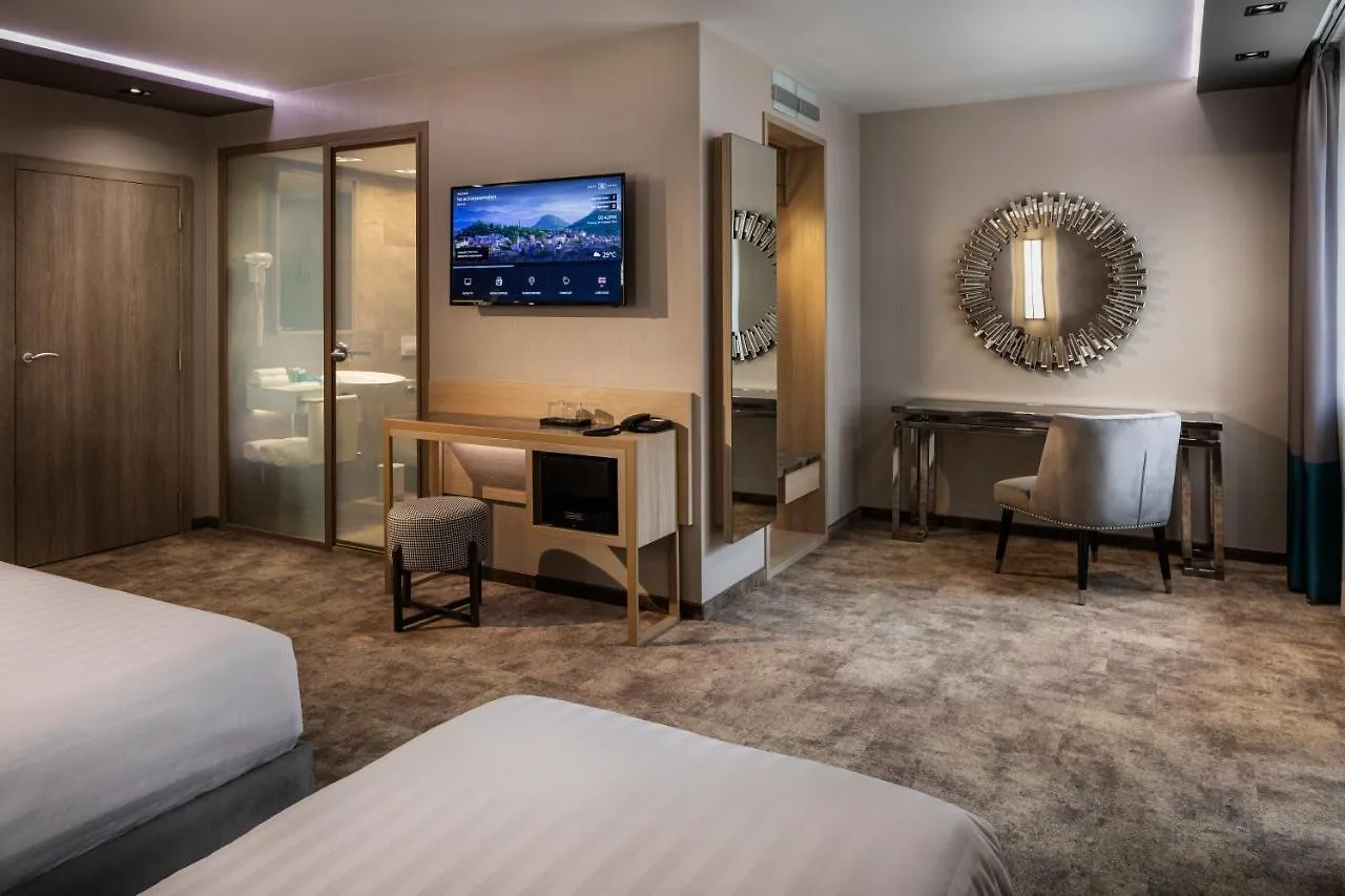 -- Este Park Hotel -- Part Of Urban Chic Luxury Design Hotels - Parking & Compliments - Next To Shopping & Dining Mall Plovdiv