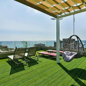 https://outstanding-sea-view-panorama-studios.varna-hotels.com