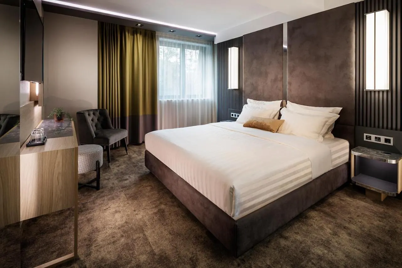 Este Park Hotel: Urban Chic Luxury with Parking Near Shopping Mall Plovdiv Hotel