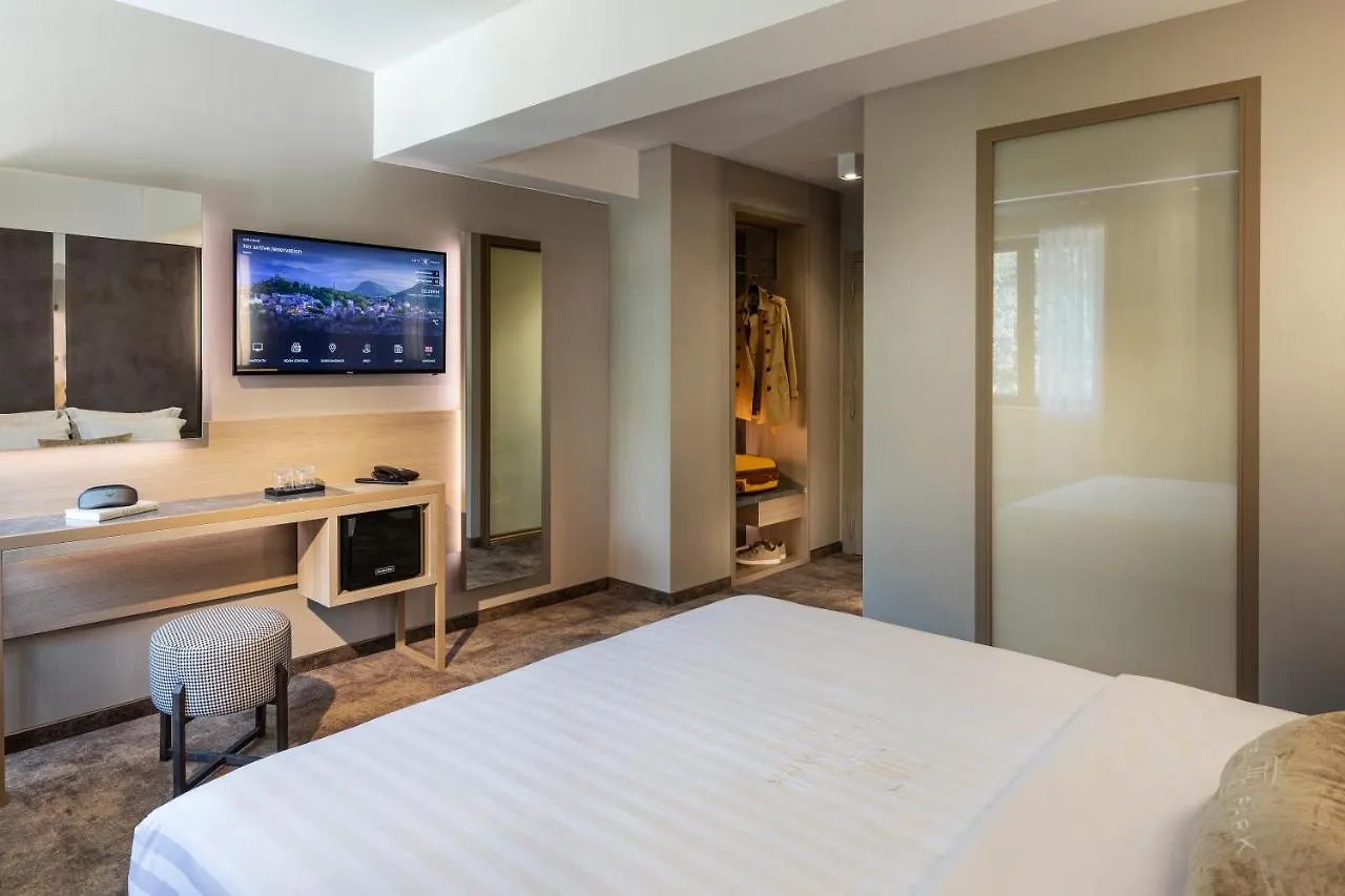 Este Park Hotel: Urban Chic Luxury with Parking Near Shopping Mall Plovdiv Hotel