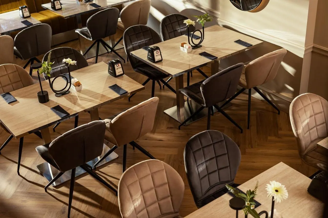 Este Park Hotel: Urban Chic Luxury with Parking Near Shopping Mall Plovdiv