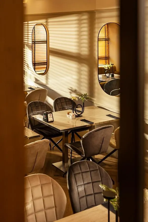 Este Park Hotel: Urban Chic Luxury with Parking Near Shopping Mall Plovdiv Hotel