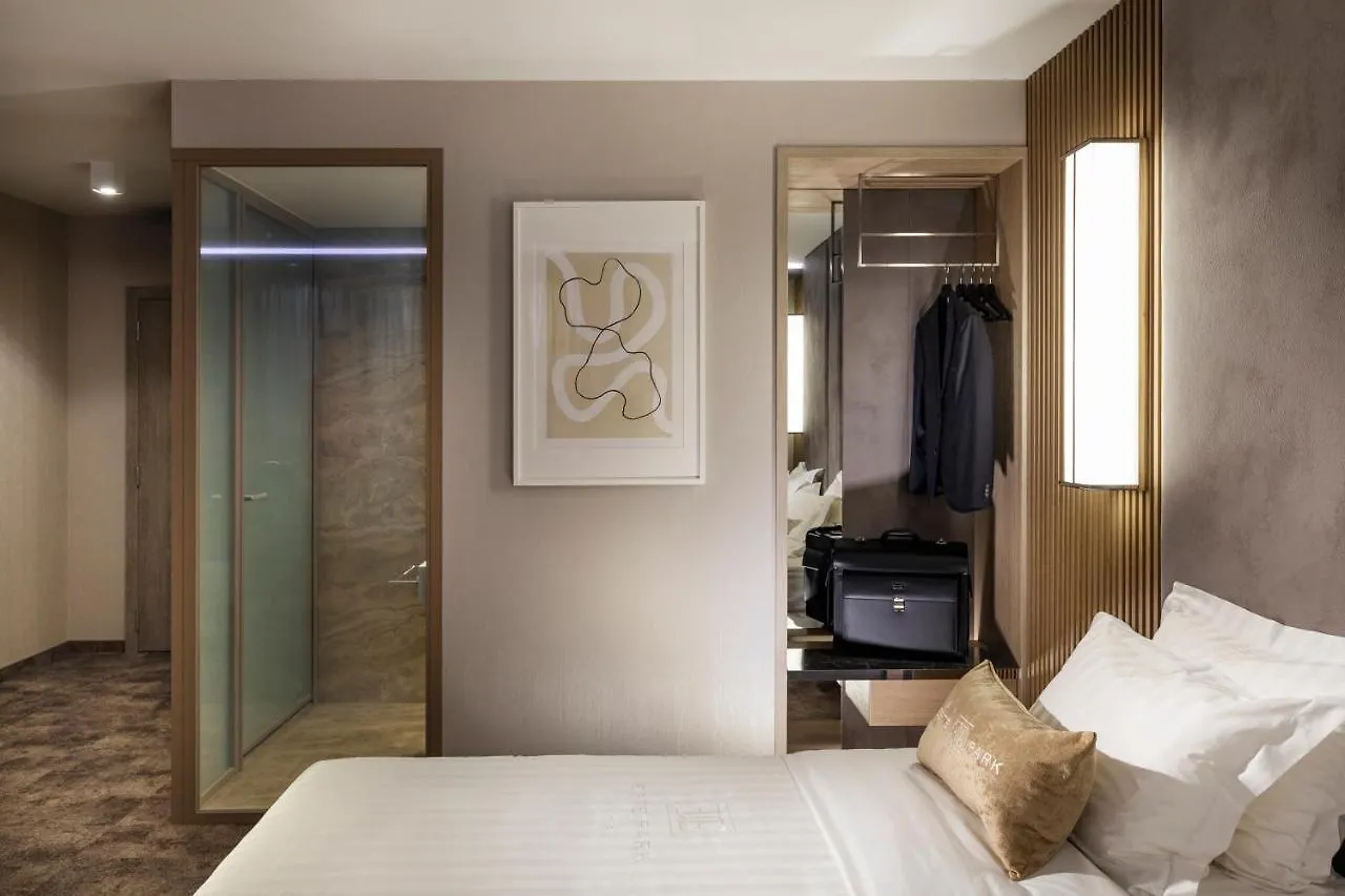 Hotel Este Park Hotel: Urban Chic Luxury with Parking Near Shopping Mall Plovdiv