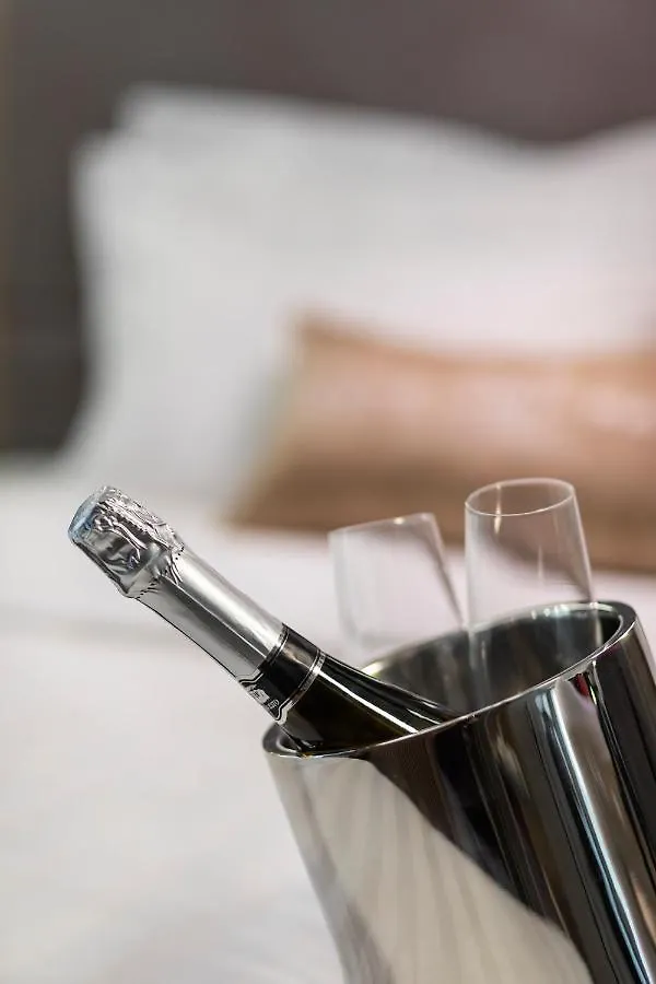 **** Hotel Este Park Hotel: Urban Chic Luxury with Parking Near Shopping Mall Plovdiv Bulgaria