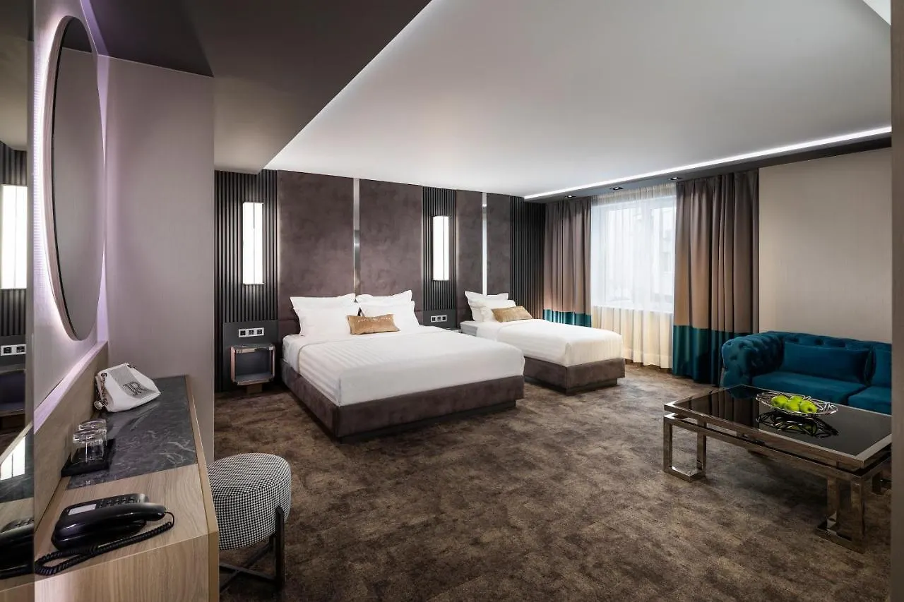 Este Park Hotel: Urban Chic Luxury with Parking Near Shopping Mall Plovdiv Hotel