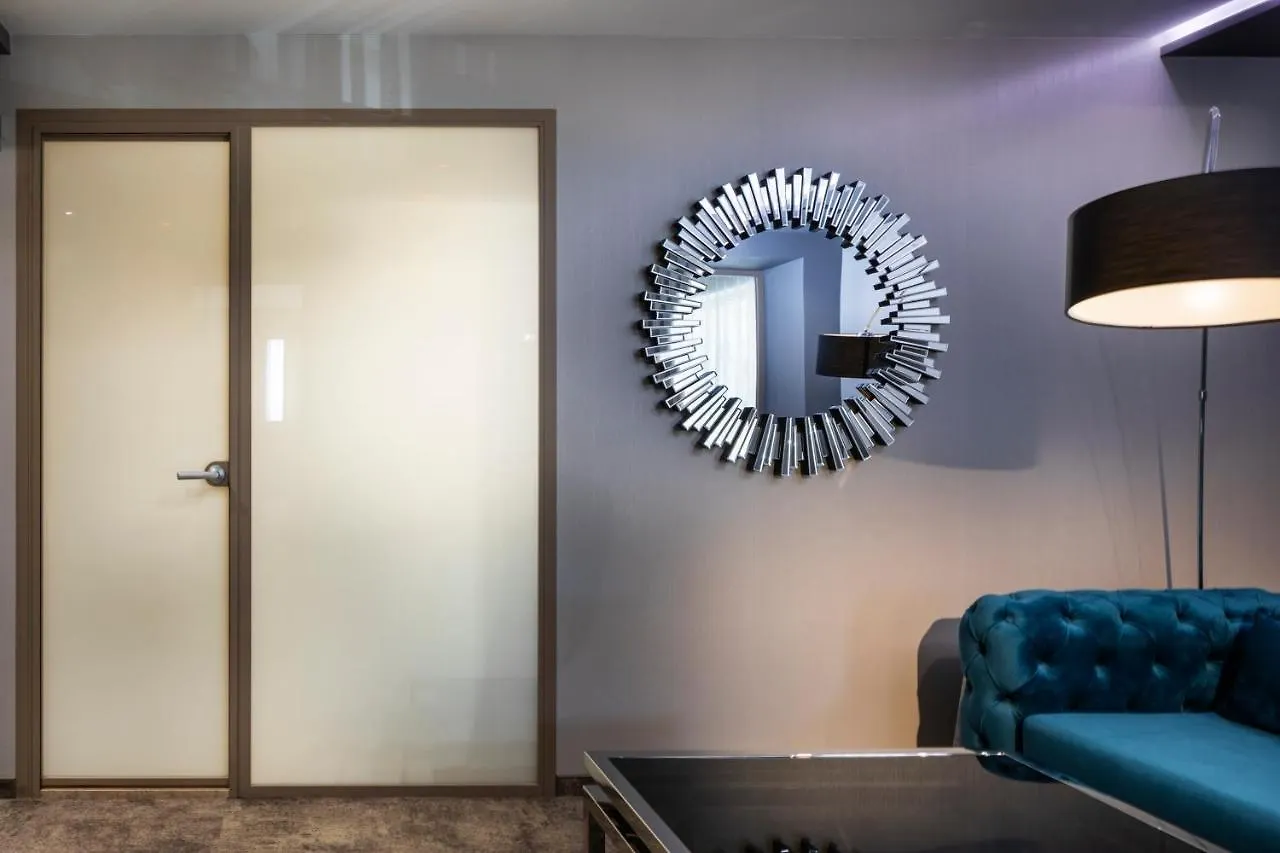 Este Park Hotel: Urban Chic Luxury with Parking Near Shopping Mall Plovdiv Hotel