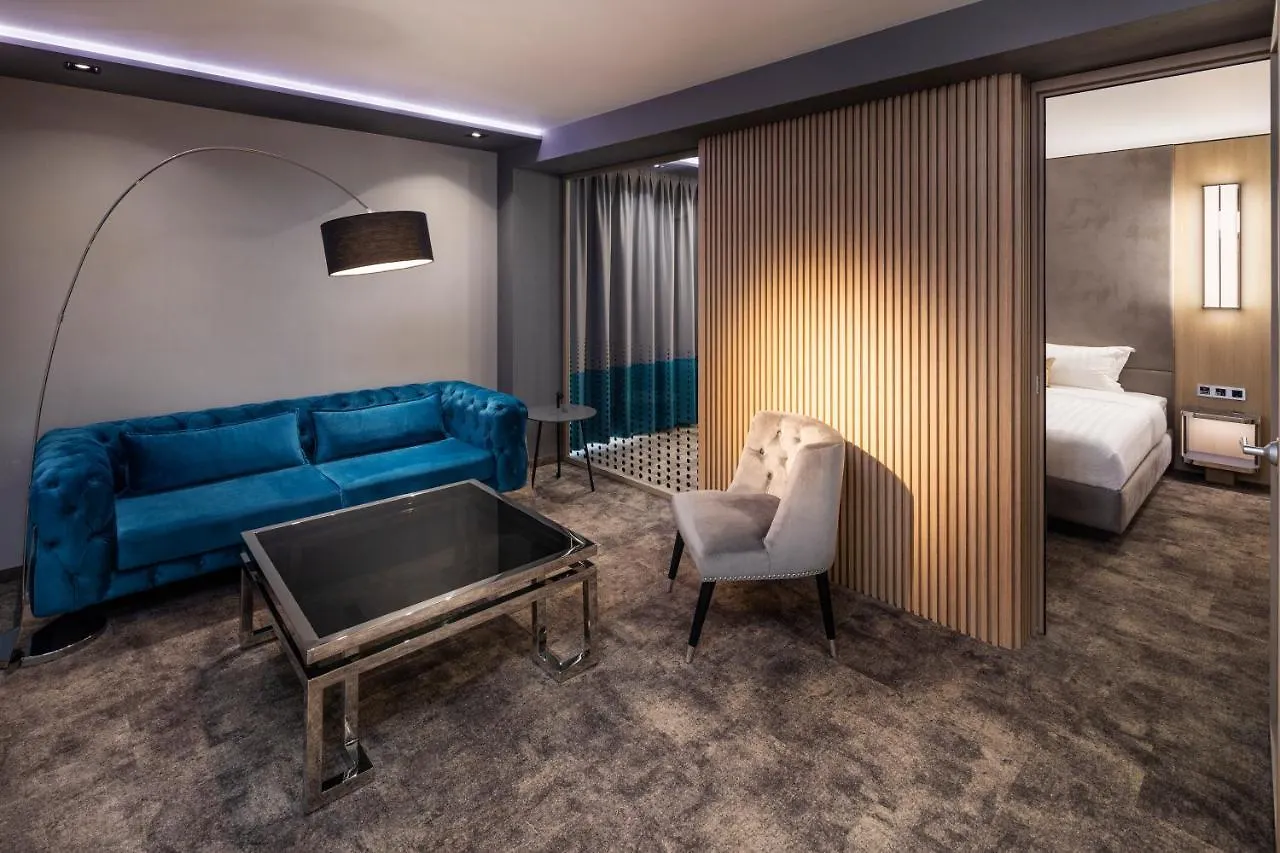 -- Este Park Hotel -- Part Of Urban Chic Luxury Design Hotels - Parking & Compliments - Next To Shopping & Dining Mall פלובדיב